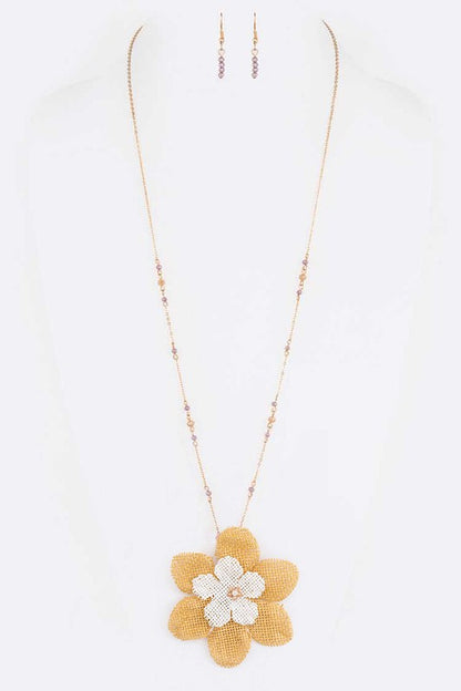 Straw Flower Pendant Iconic Necklace Set